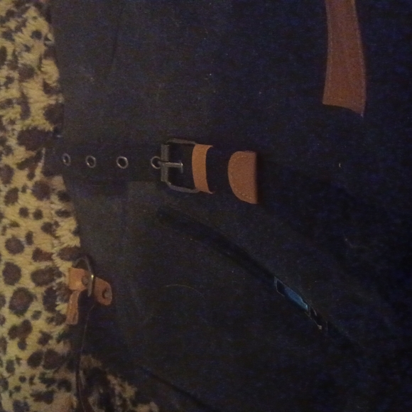 Classic and functional shoulder bag. - Picture 4 of 4